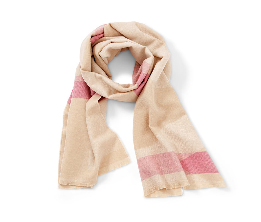Bézs színű, rózsaszín csíkos, rojtos női nagyméretű sál.