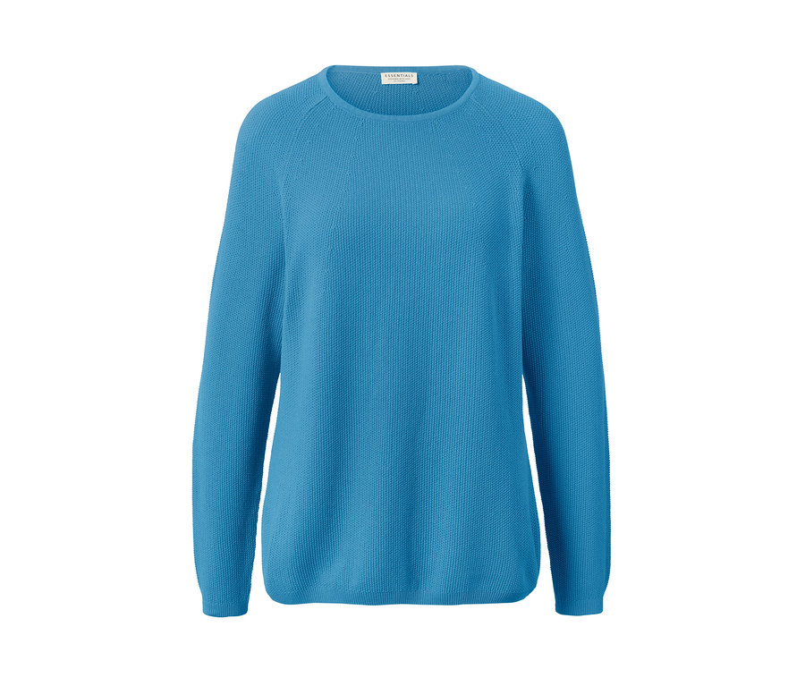 Kék kötött pulóver.