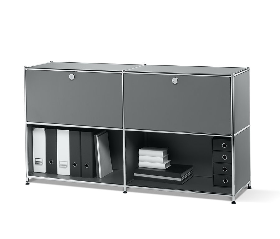 Szürke fém polcos komód 2 áthelyezhető ajtóval, könyvekkel és iratgyűjtőkkel.