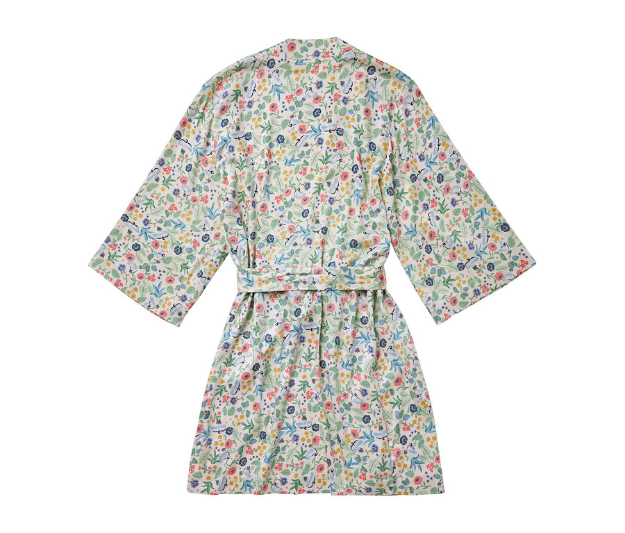 Virágmintás női kimonó hátulnézete.