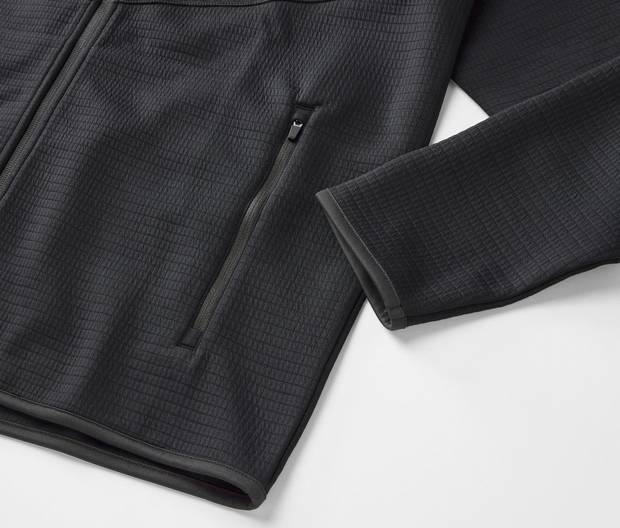 Egy antracit színű funkcionális felső részlete.