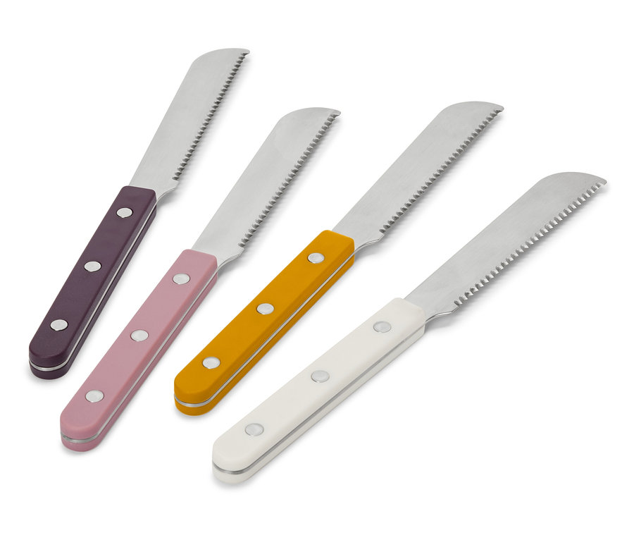 Négy vajkés színes nyéllel, átlósan elrendezve.