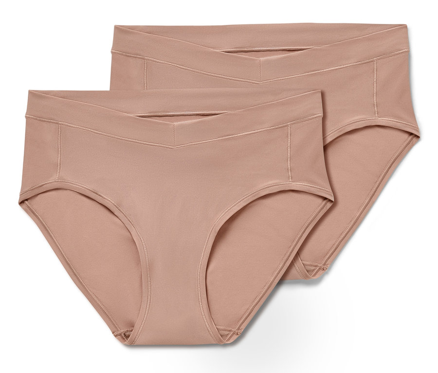 Két testszínű, egységes méretű hipster alsó egymáson.