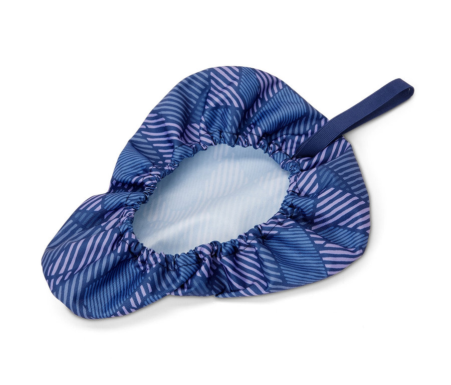 Kék, geometrikus mintázatú kerékpáros üléshuzat.