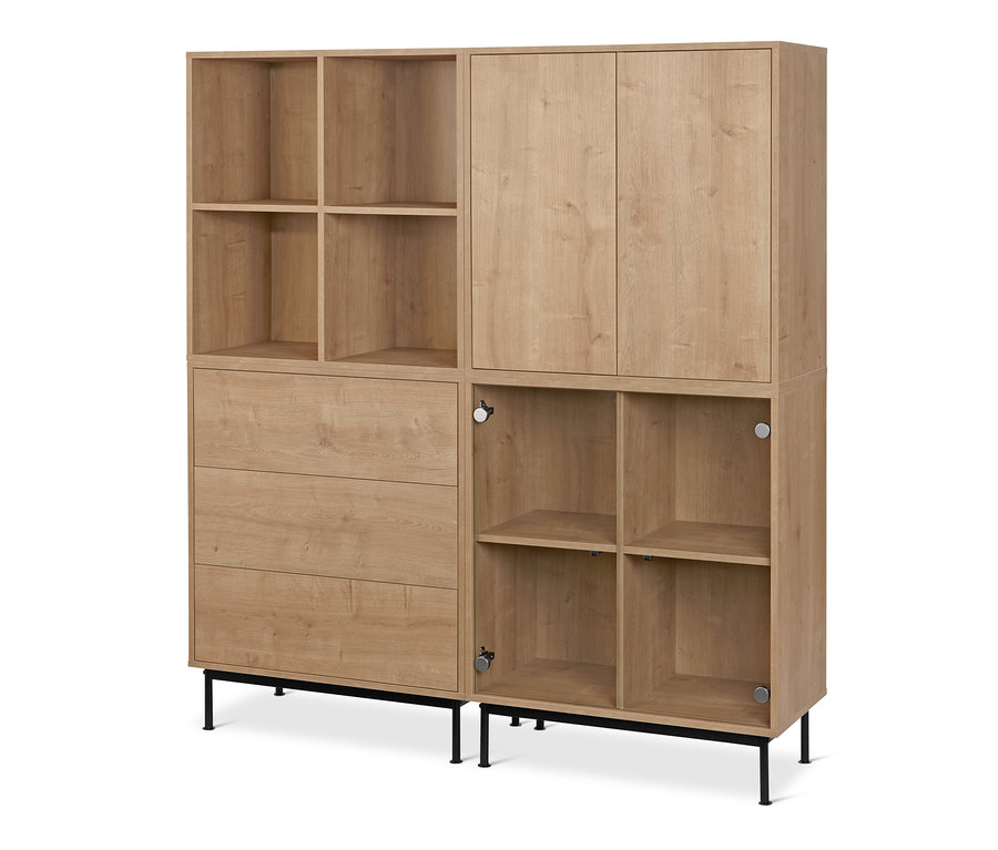 Négy darab »Flemming« tölgy színű polcmodul áll egy fekete fém bútorlábon.