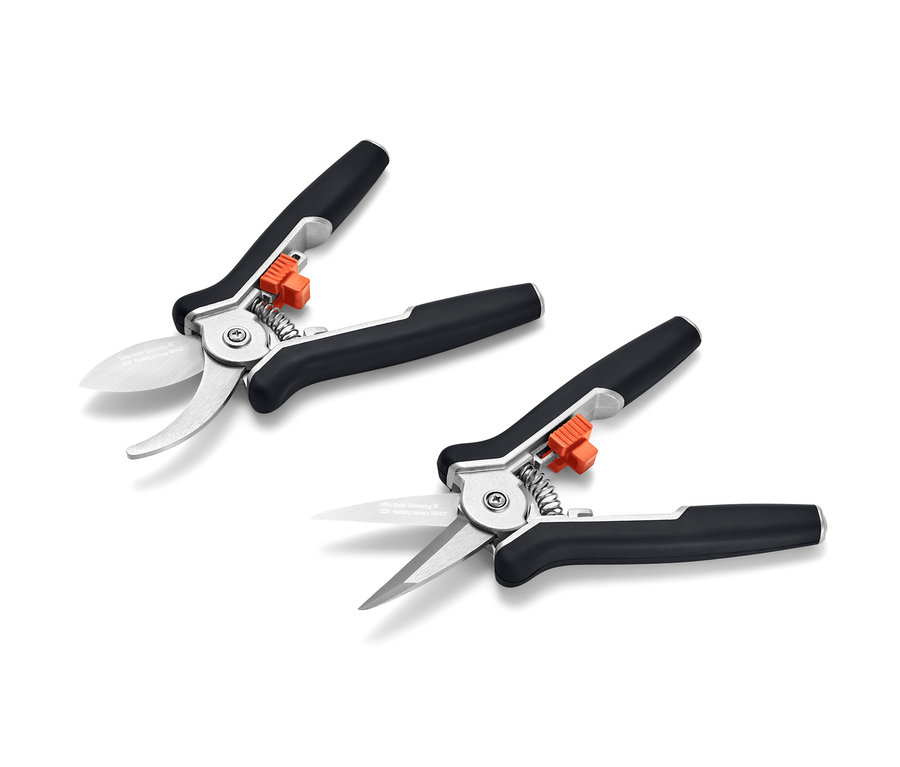 Két mini kerti olló fekszik.