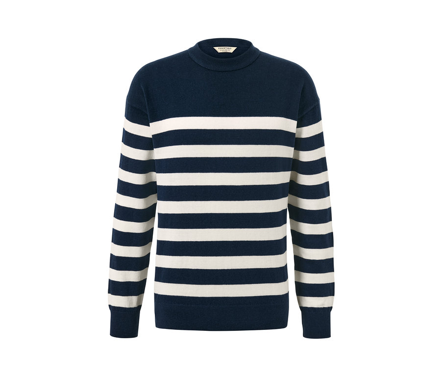 Csíkos kötött pulóver kerek nyakkivágással.