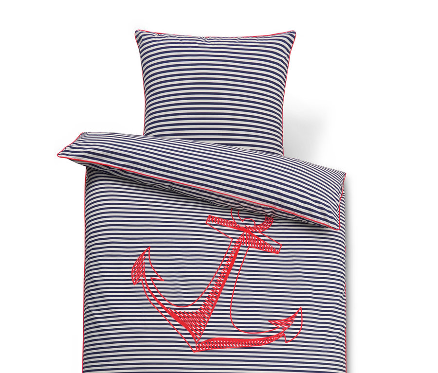 Piros-fehér, normál méretű perkál ágyneműhuzat horgony mintával.