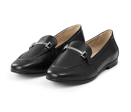 Fekete női bőr mokaszin.