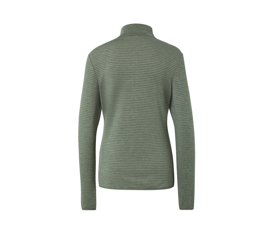 Hátulnézet egy zöld szabadidős funkcionális felsőről.