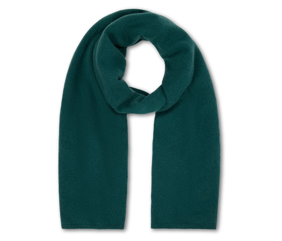 Egy petrolkék kasmír sál fekszik egy fehér háttéren.