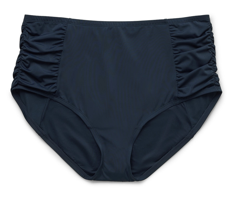 Sötétkék, magas derekú bikini alsó, ráncolt oldalakkal, fehér háttér előtt.