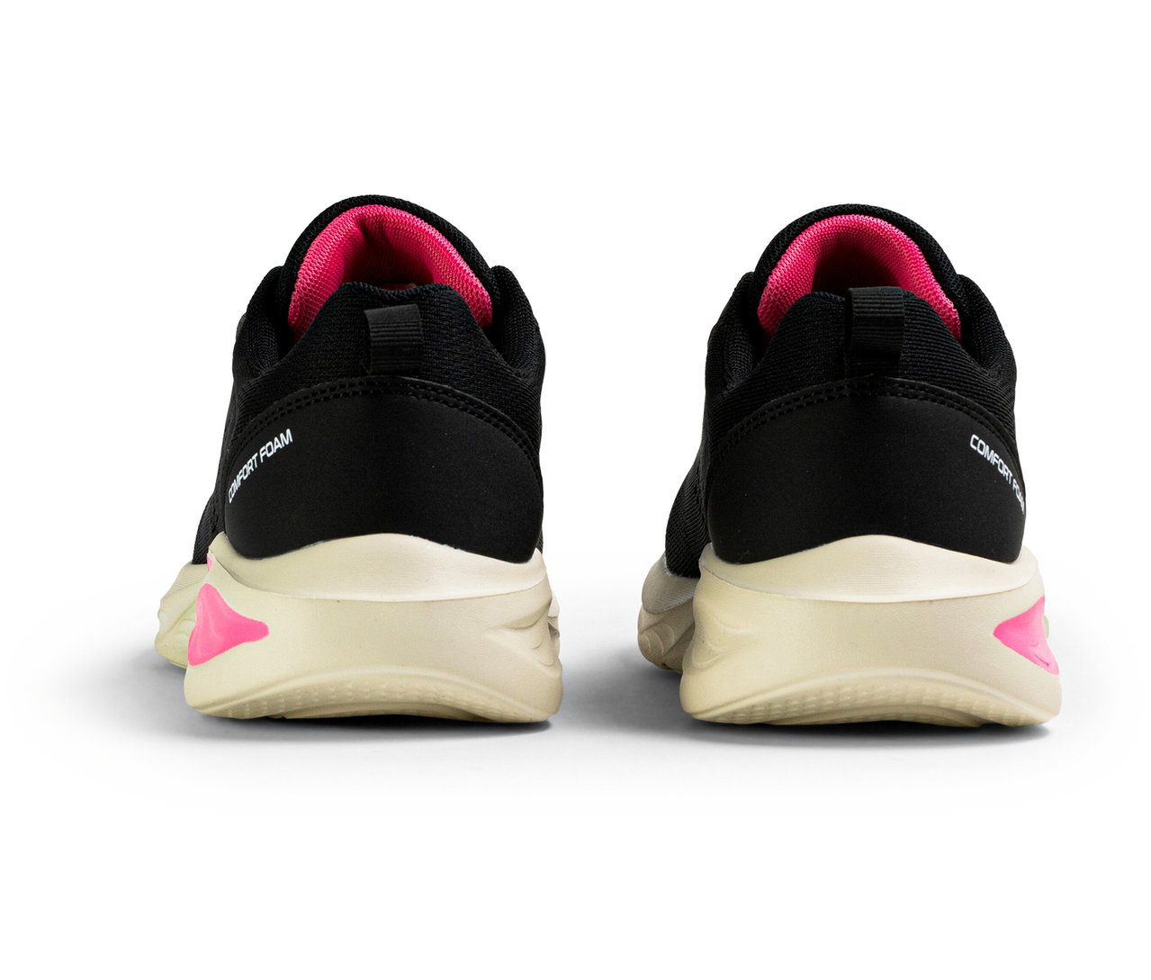 Két fekete FILA Specctris női tornacipő hátulnézete.