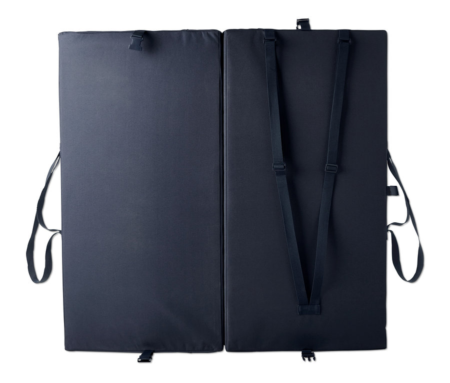 Kinyitott, összecsukható boulder matrac sötétkék színben.