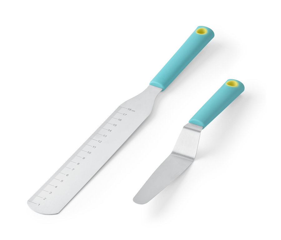 Két simító spatula kék fogantyúval és sárga lyukkal a végén.