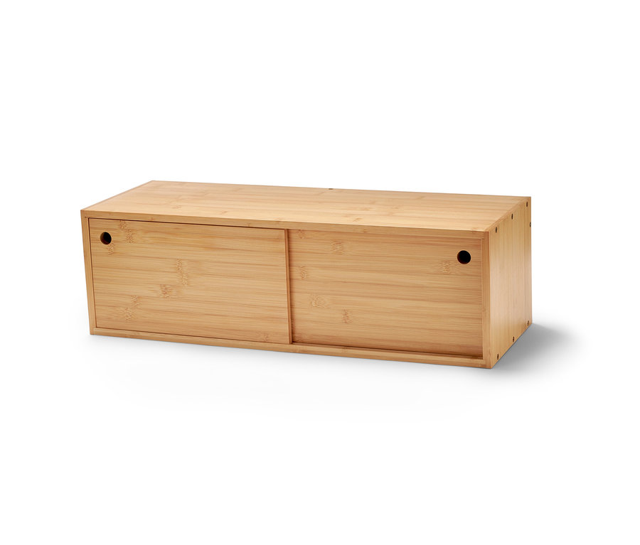 Világos fa fali polc tolóajtókkal.