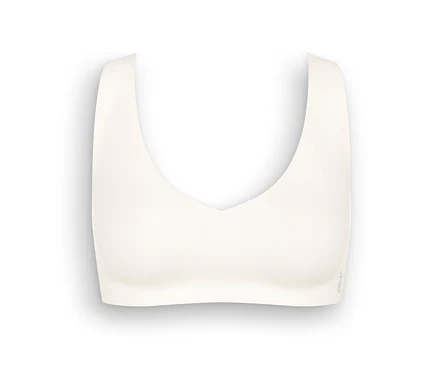Közeli kép egy fehér sloggi ZERO Feel 2.0 bralette-ről.
