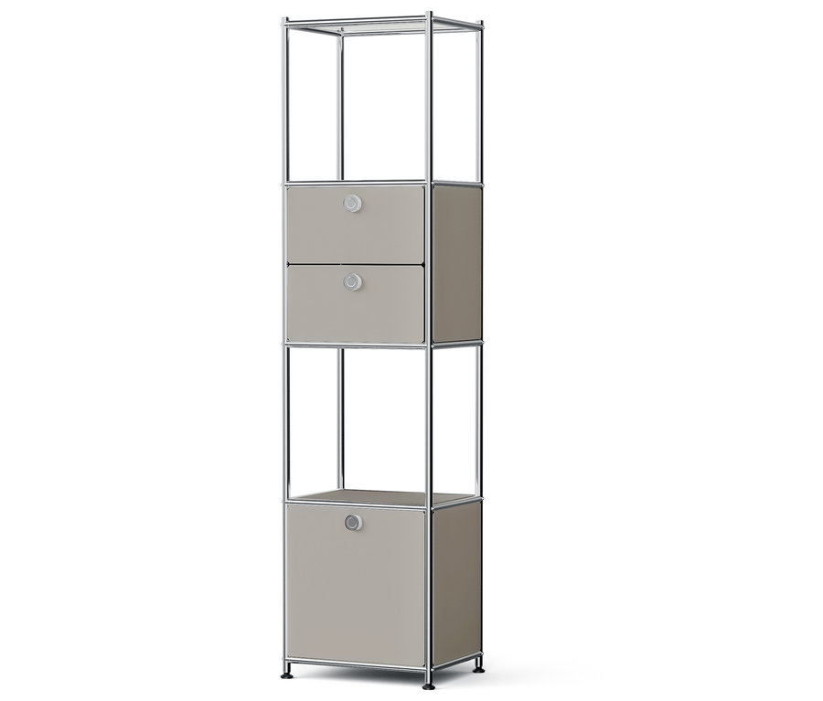 Keskeny polc fémvázzal és három bézs dobozzal.