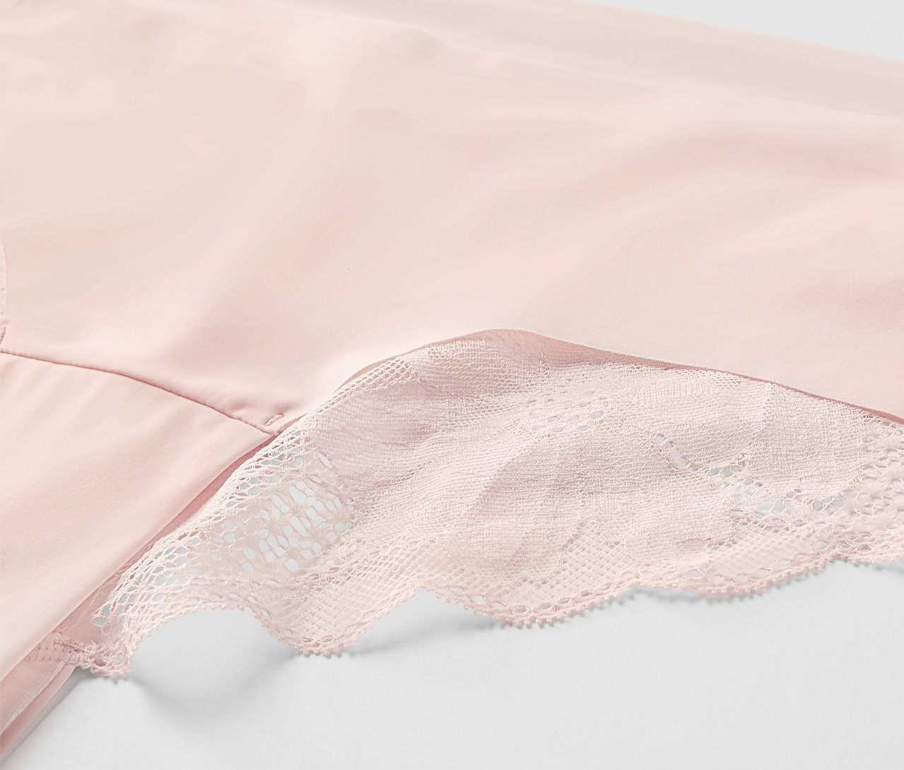 Rózsaszín Magic Cut brazil alsó csipkével részletesen.