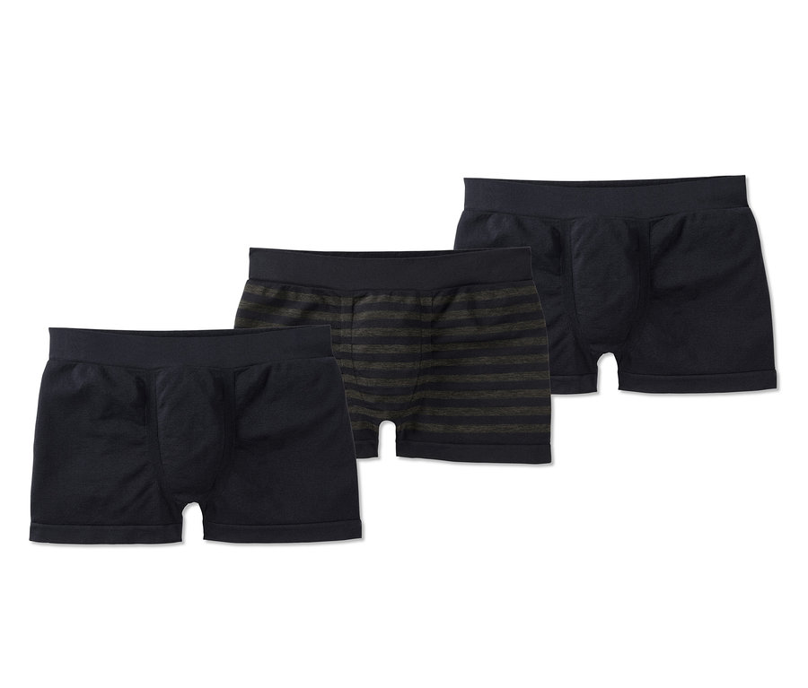 Három fekete és csíkos 3 férfi seamless boxer alsónadrág szettben fehér háttérrel.