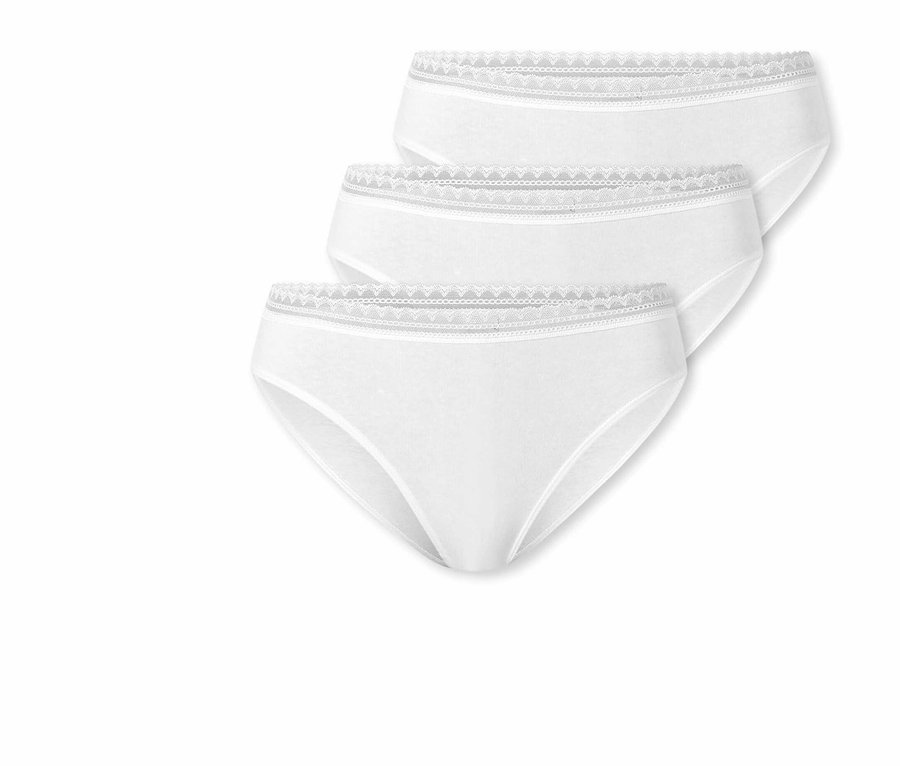 Három fehér SCHIESSER Rio alsó.