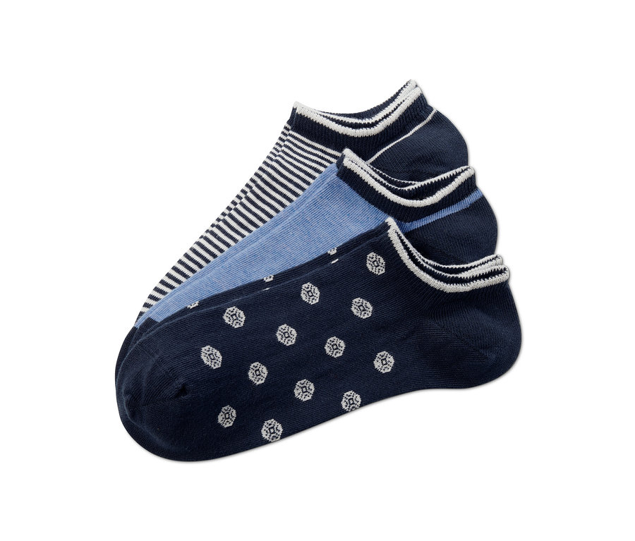 Három pár bokazokni, különböző mintákkal.