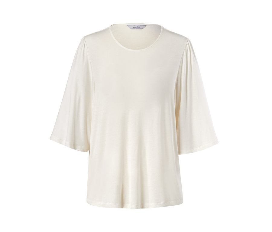 Fehér, bő ujjú női felső.