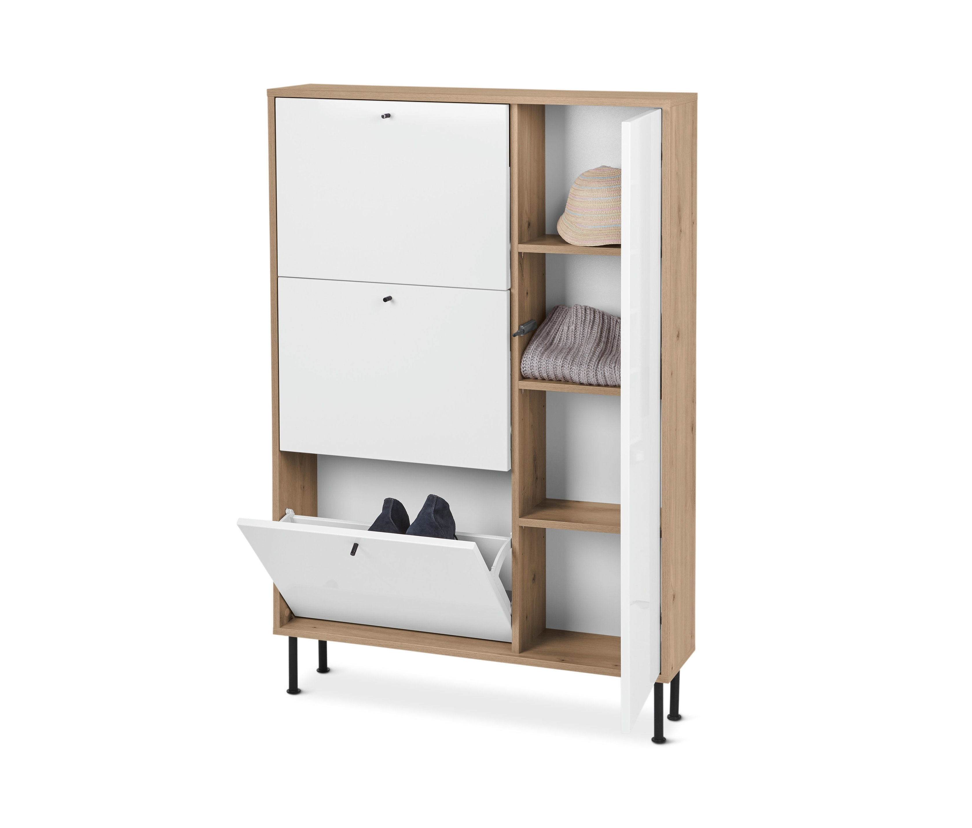 Keskeny cipősszekrény fa anyagból, fehér ajtókkal. A szekrény belsejében cipők, kötött takaró és kalap található.