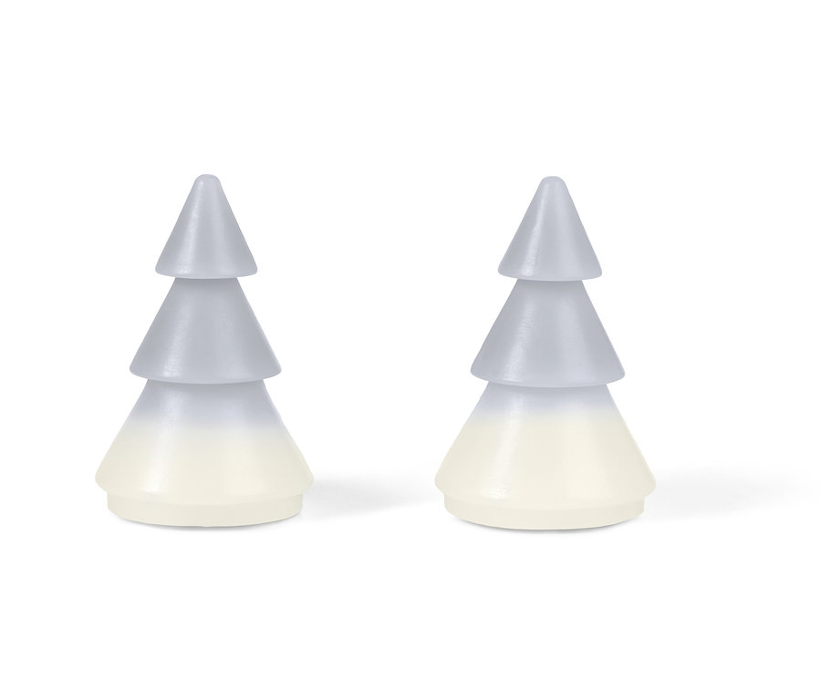 Két LED-es valódi viaszfenyő látható fehér háttéren.