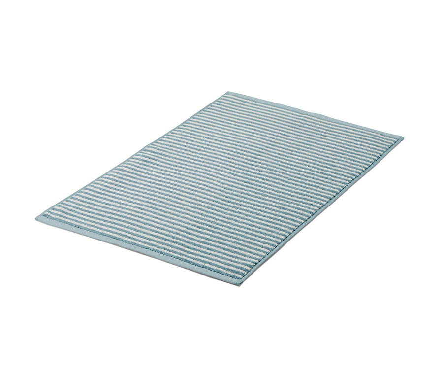 Kék, kiváló minőségű fürdőszobai kilépő fehér csíkokkal.