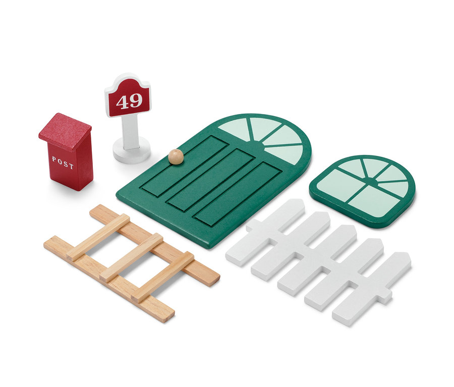 Manóajtó készlet zöld ajtóval, ablakkal, postaládával, létrával és kerítéssel.