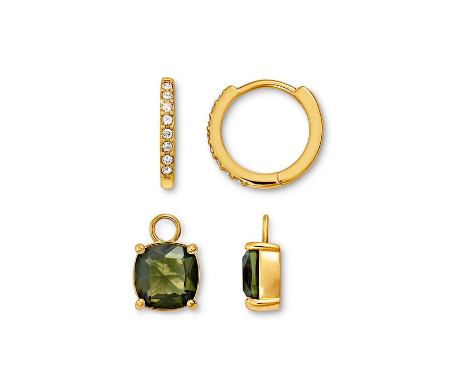 Két darab arany Forest karika fülbevaló zöld üvegkristállyal.