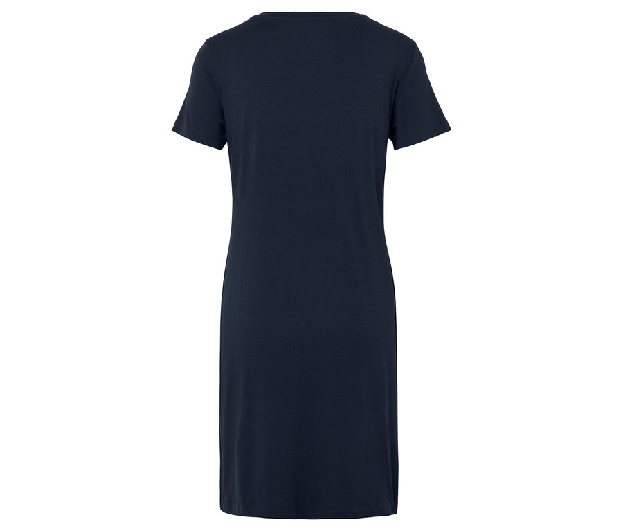 Egy sötétkék, térdig érő pólóruha hátulnézete.