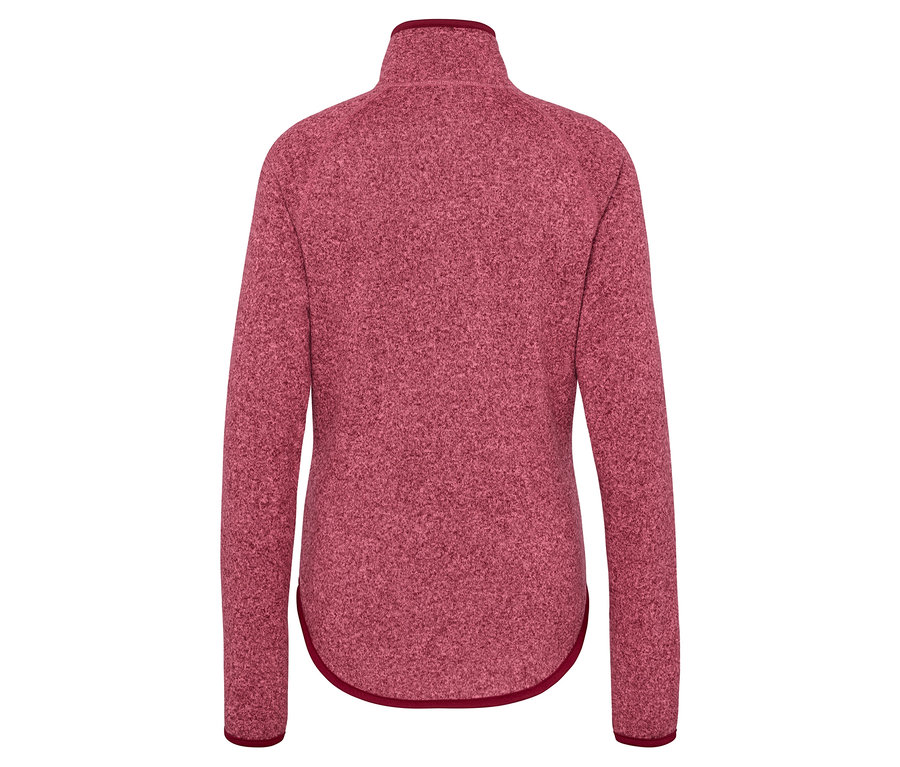 Hátulnézet egy hosszú ujjú, bordó színű, cipzáras női fleece pulóverről.