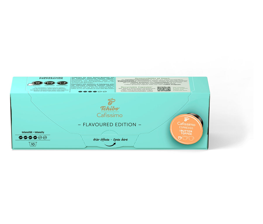 Egy doboz Cafissimo Flavoured Espresso - Buttertoffee 10 kapszulával és egy kapszula látható.