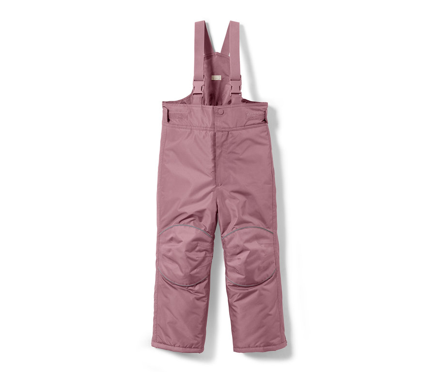 A kétrészes, rózsaszín virágos téli overál rózsaszín nadrágja fehér háttér előtt.