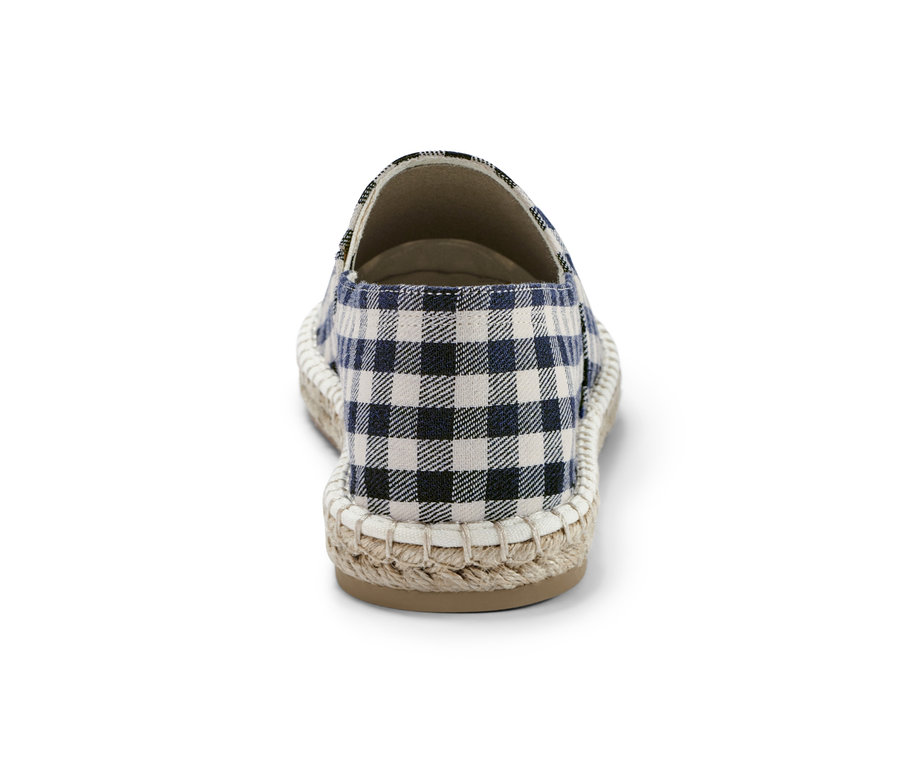 Közeli kép egy espadrillesről.