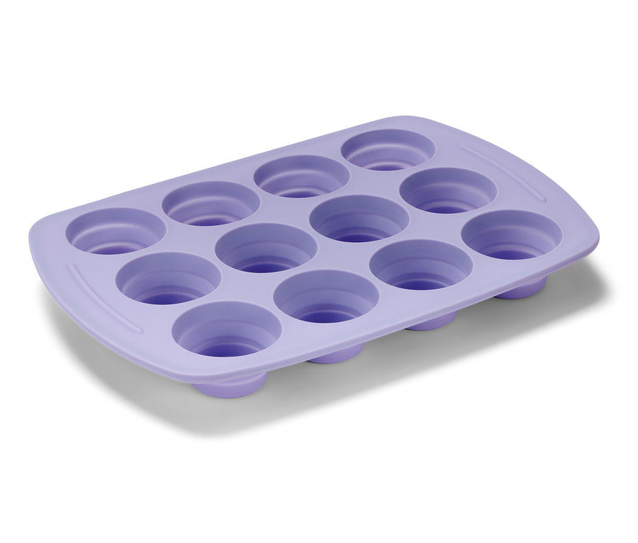 Lila, összecsukható szilikon muffin sütőforma tizenkét mélyedéssel.