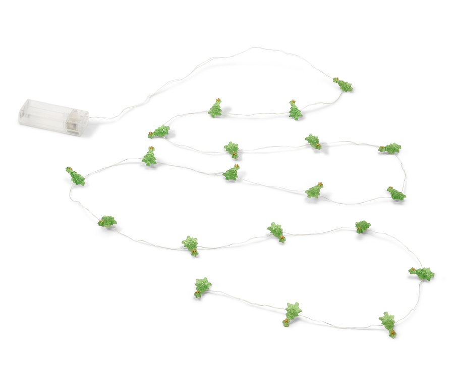 Füzér kis zöld karácsonyfákkal fehér háttérrel.