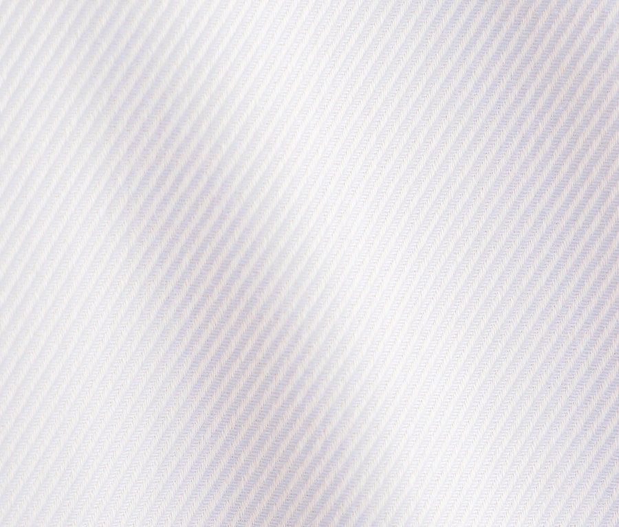 A világoskék Seidensticker twill blúz részlete.