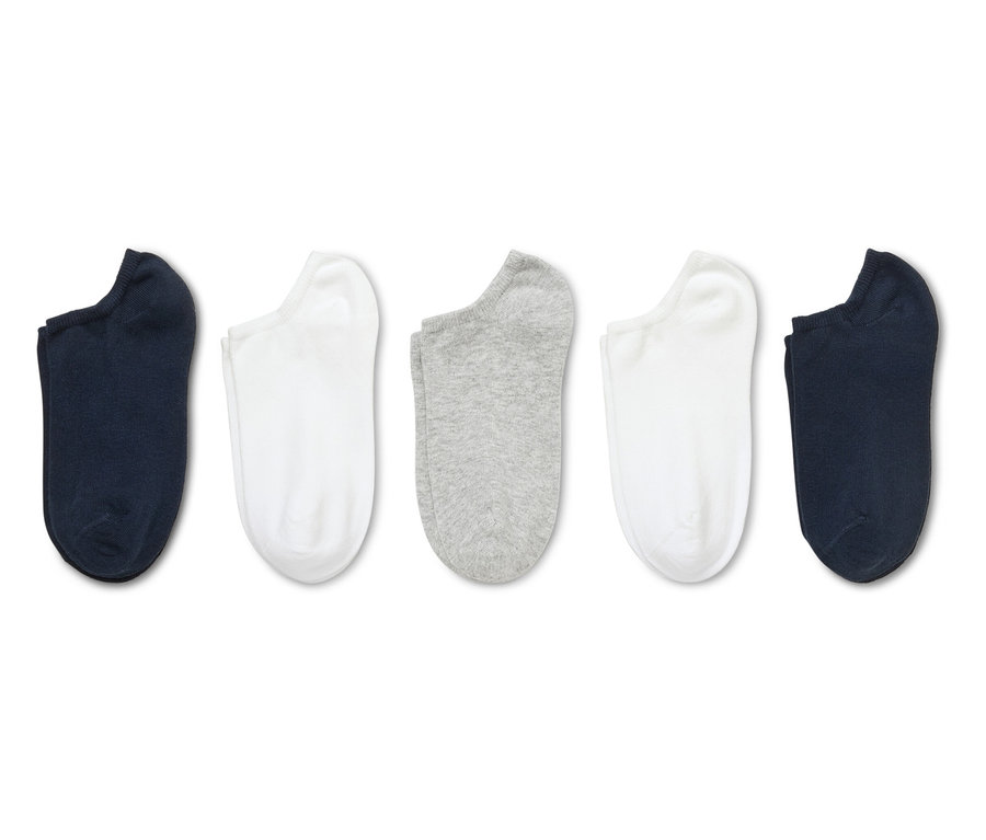 Öt darab bokazokni tengerészkék, fehér és szürke színben egymás mellett fekszik egy fehér háttéren.