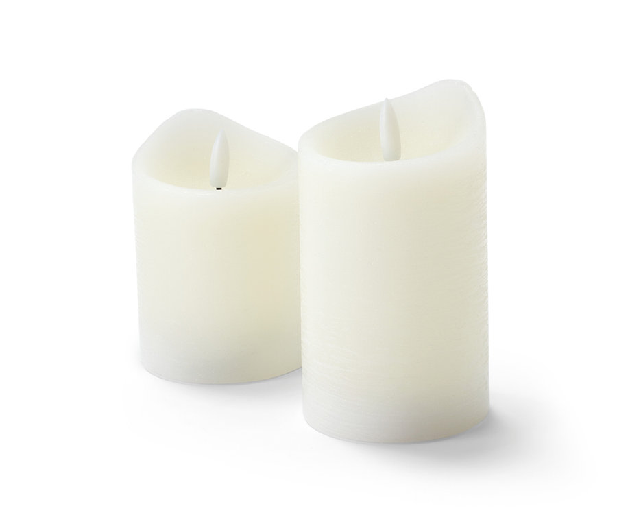 Két LED-es valódi viaszgyertya, egy krémszínű és egy fehér.