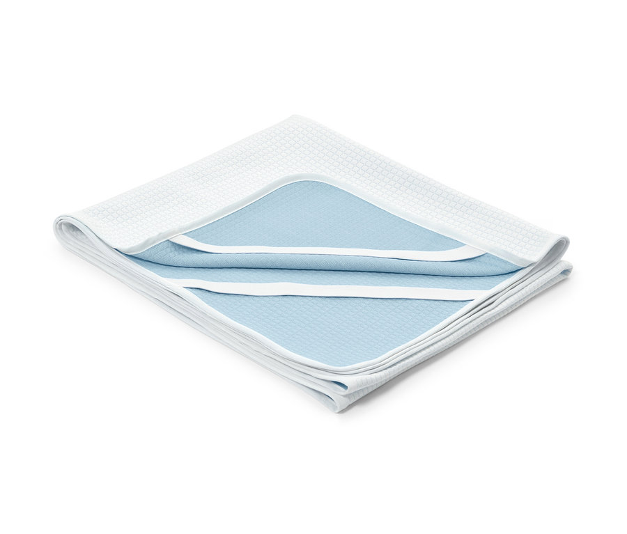 Összehajtott matracvédő, kb. 90 x 200 cm, 140 x 200 cm, 100 x 200 cm és 180 x 200 cm.