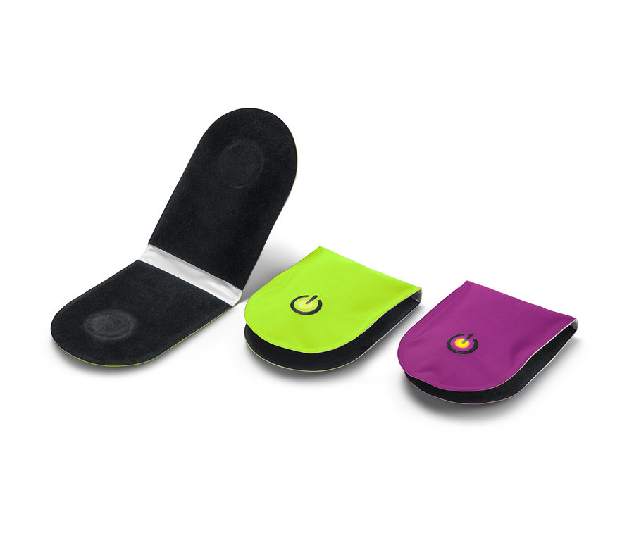 Három mágneses LED lámpa fehér háttérrel.