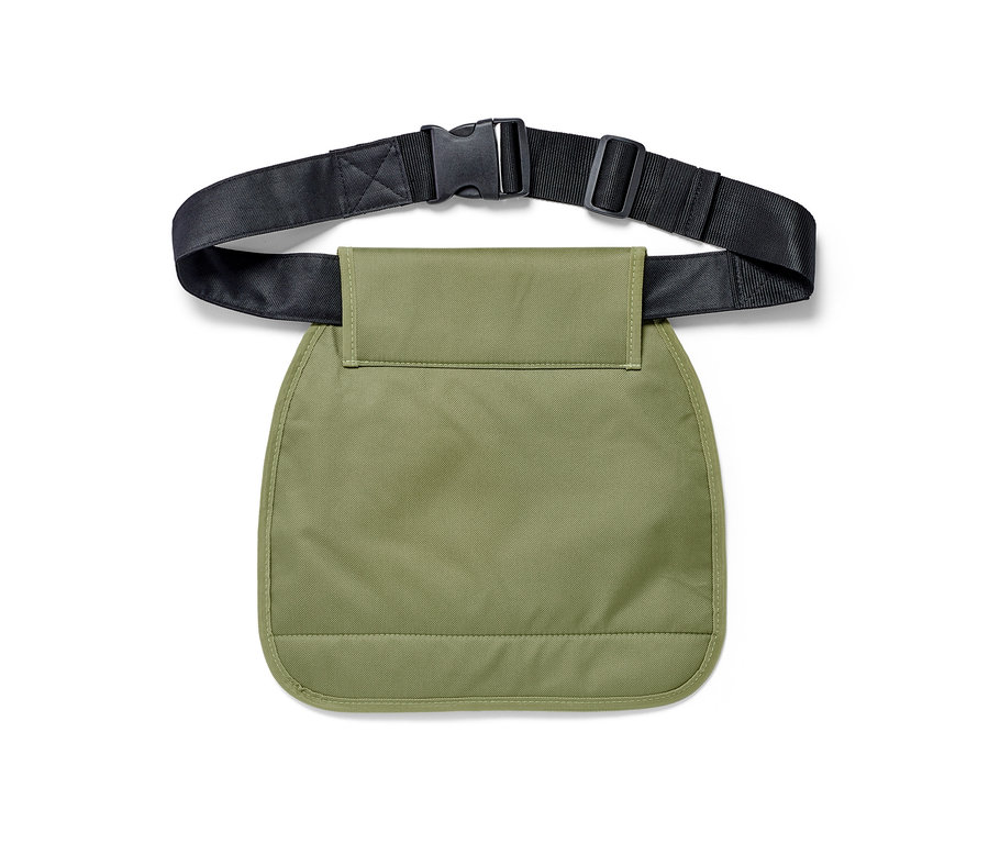 Zöld kerti szerszámtartó öv fekete pánttal és műanyag csattal.