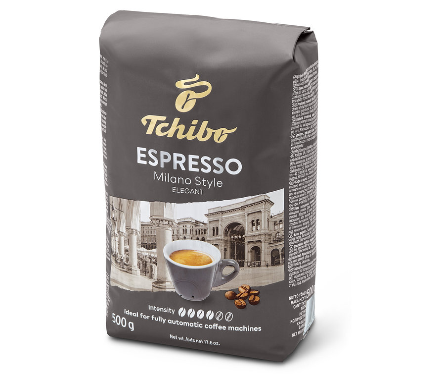 Egy csomag Tchibo Espresso Milano Style - 500g szemes, pörkölt kávé. A csomagoláson egy csésze eszpresszó és kávébabok láthatók.