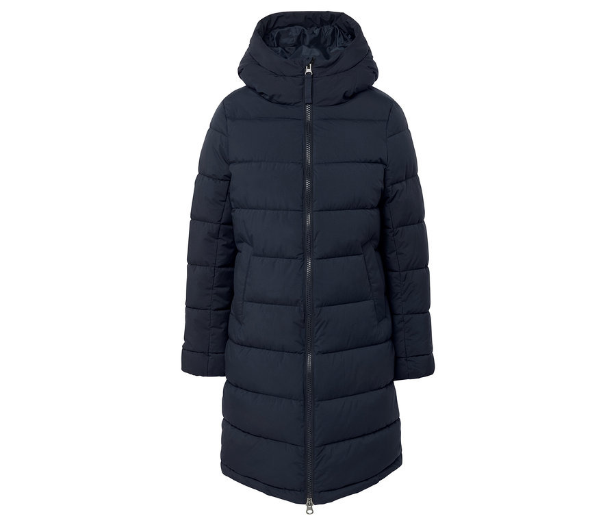 Sötétkék, hosszú steppelt kabát kapucnival és cipzárral.