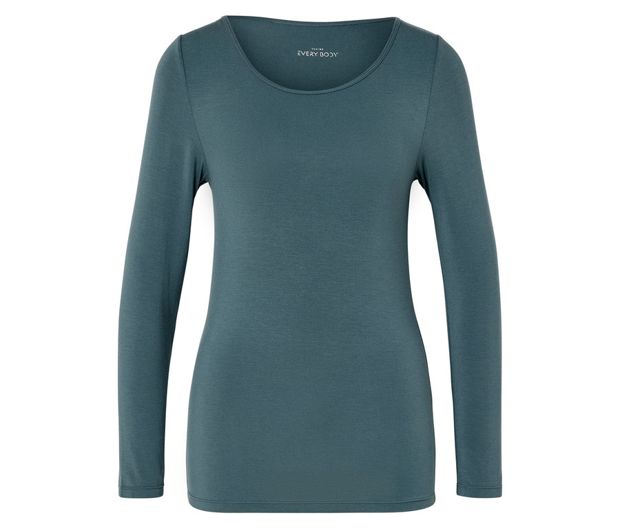 Egy kékeszöld, hosszú ujjú póló fekszik egy sík felületen.