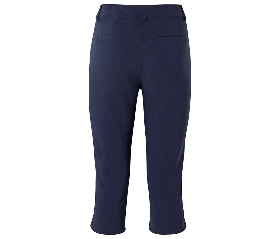 Hátulról fényképezett sötétkék háromnegyedes nadrág.