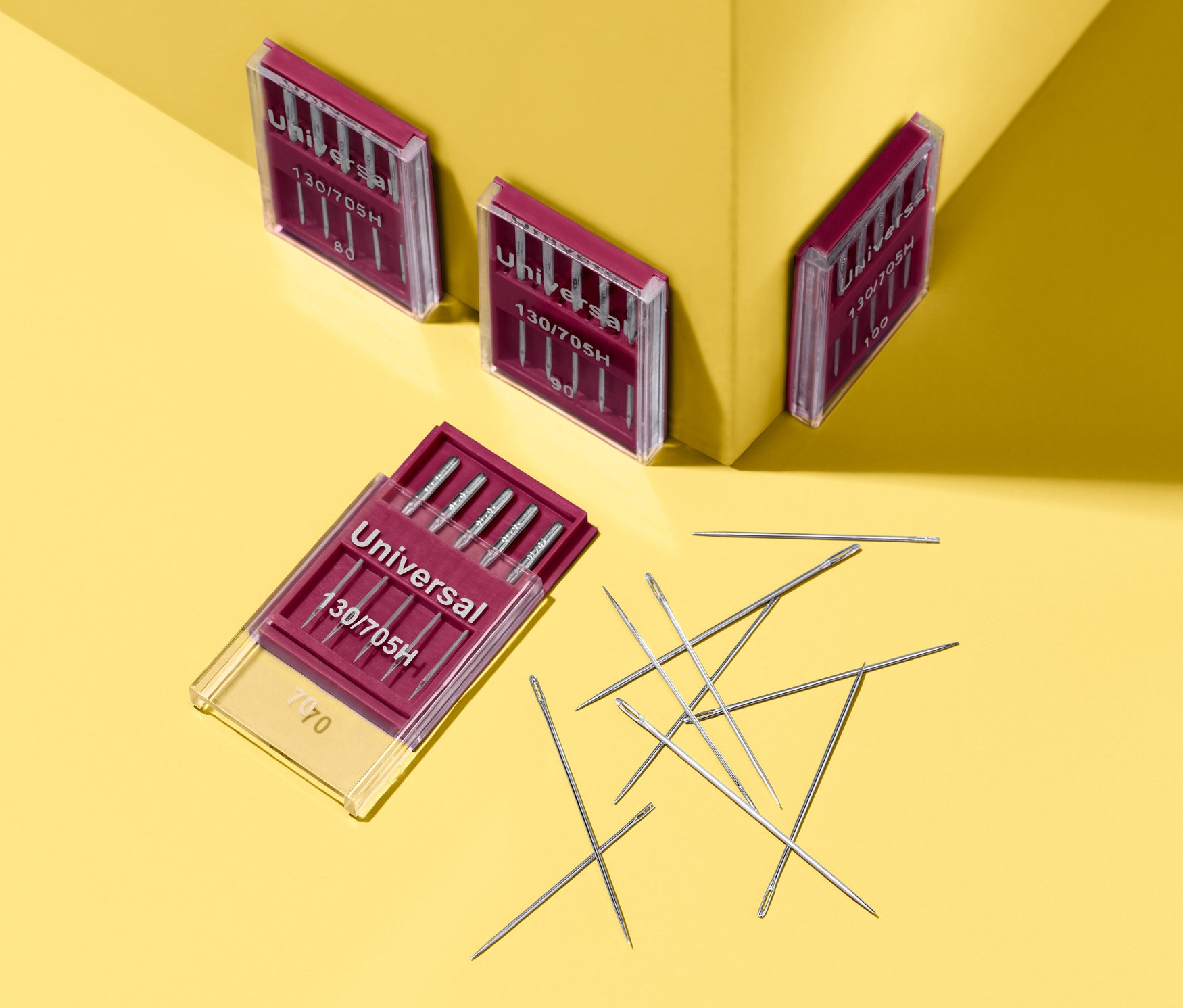 Sárga háttéren négy tűkészlet, 50 részes.